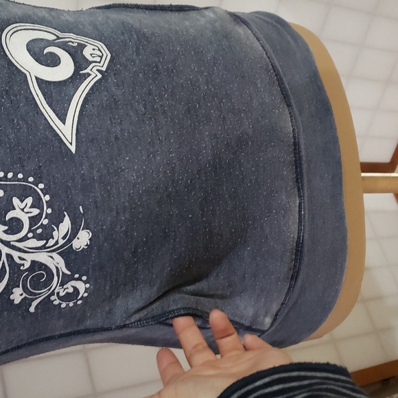 De-stress  Rams sweater - Picture 5 of 8